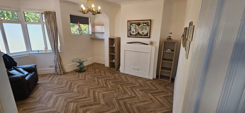 Photo 1: Room for rent