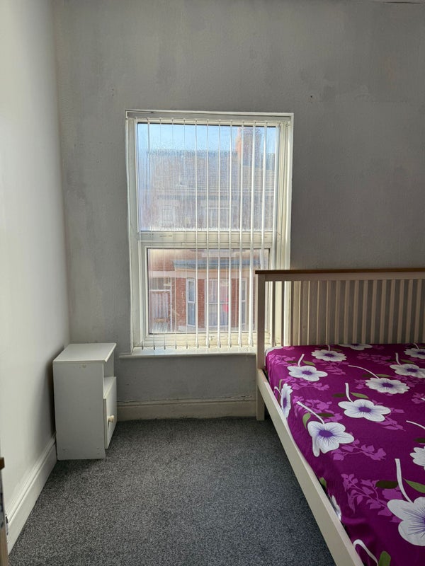 Photo 2: Double bed room 