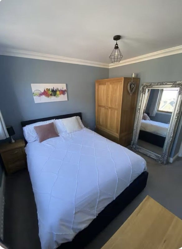 Photo 1: Bedroom (1)