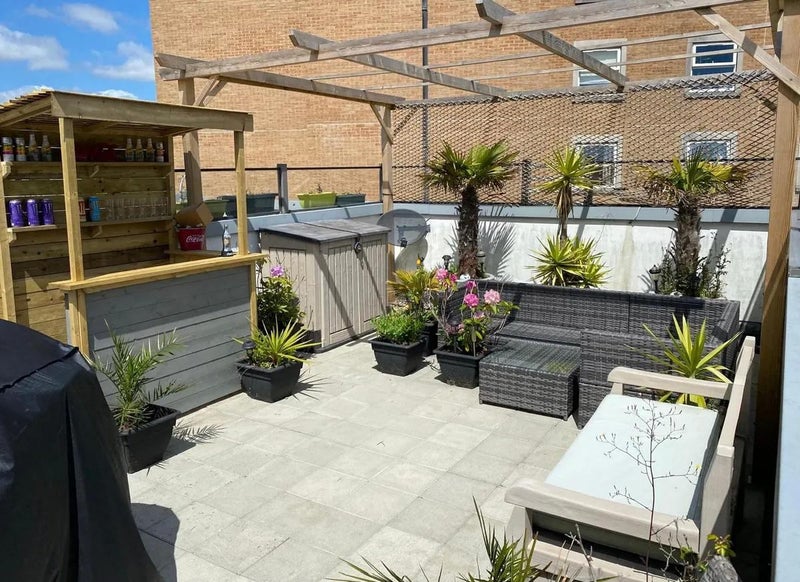 Photo 1: Roof Terrace