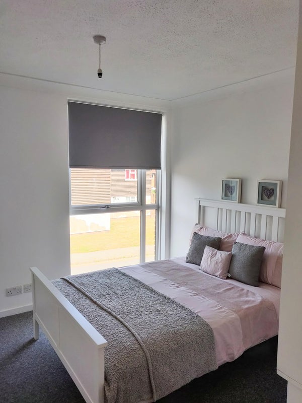Photo 1: Double Bedroom 1