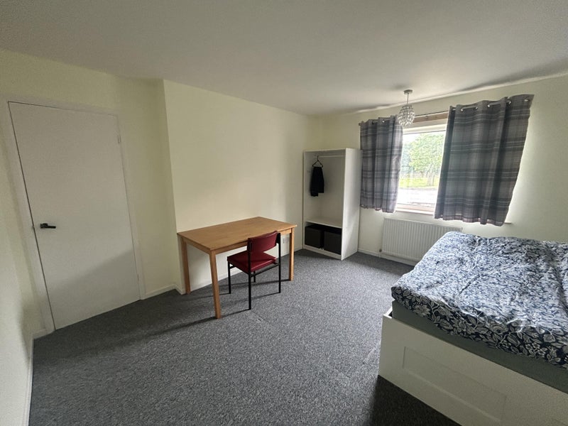 Photo 1: Bedroom 1