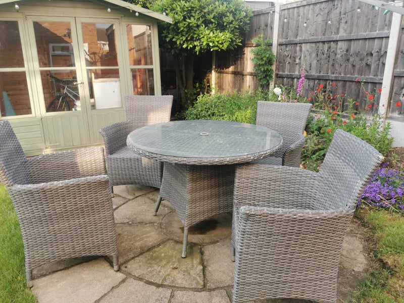 Photo 1: Lovely garden with plenty of seating