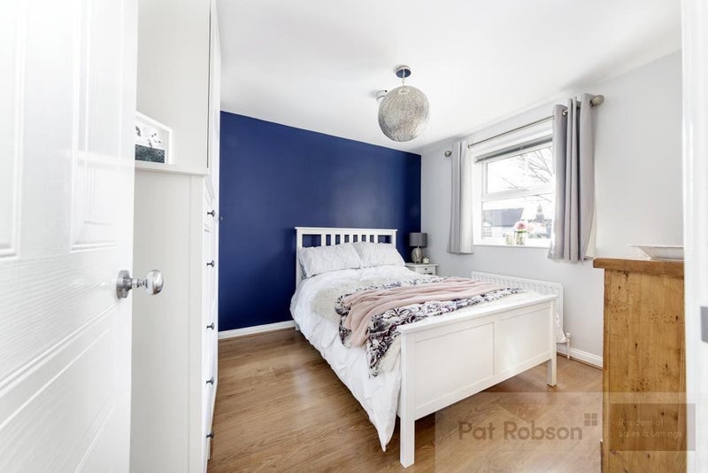 Photo 1: Room (Yours)