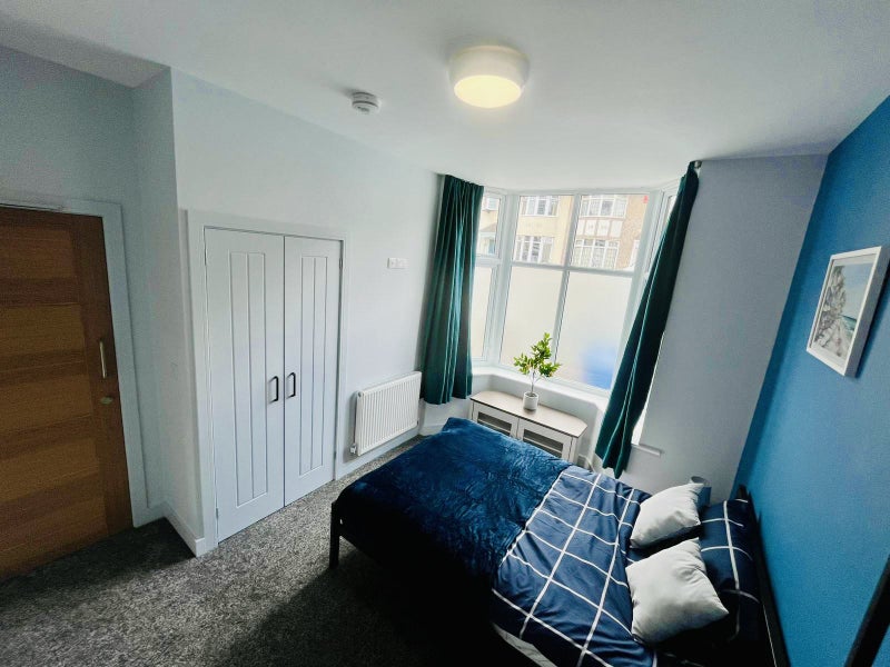 Photo 1: Room 1