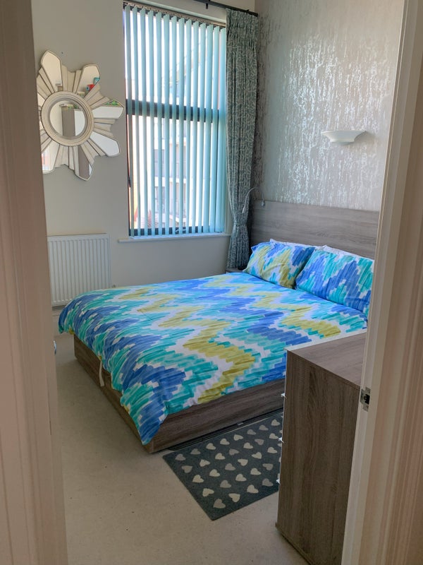 Photo 1: Bedroom
