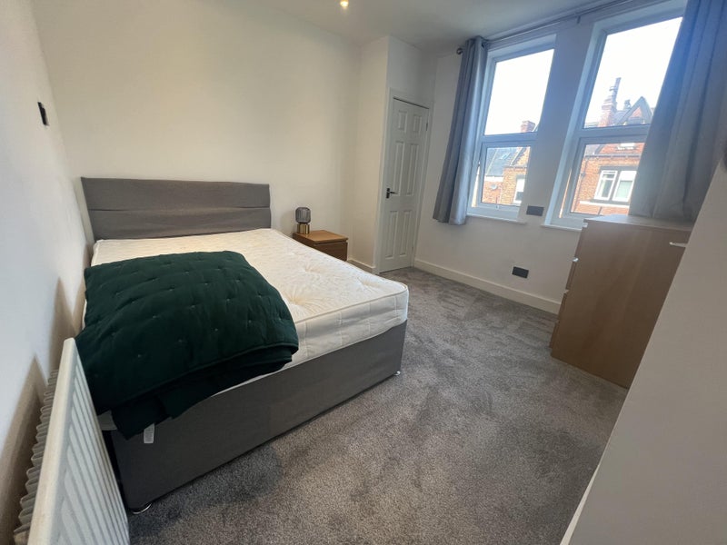 Photo 1: EN-SUITE DOUBLE BEDROOM WITH DUAL ASPECT WINDOW
