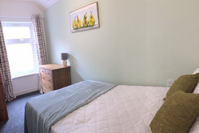 Photo 1: ROOM 4