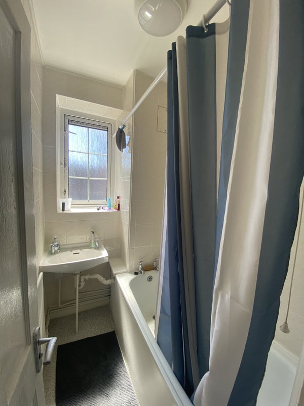 Photo 1: bathroom (toilet separated)