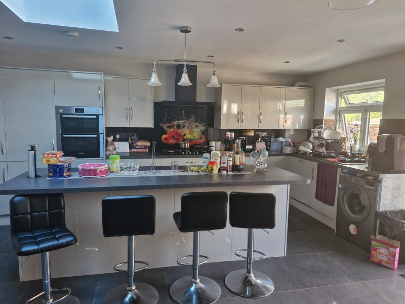Photo 1: Sharing kitchen | Clean, Peaceful, and Affordable – Ideal for Working Professionals!