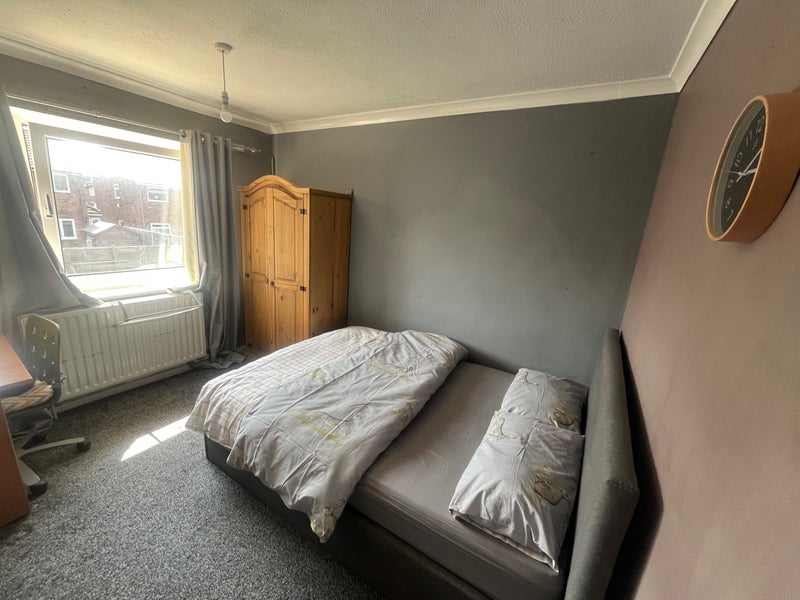 Photo 1: Room 1