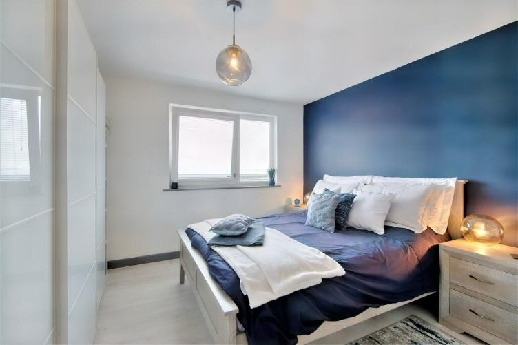 Photo 1: Large double room