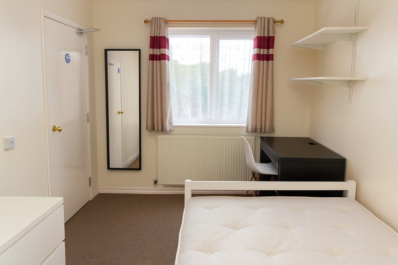 Photo 1: Room 3 - Double