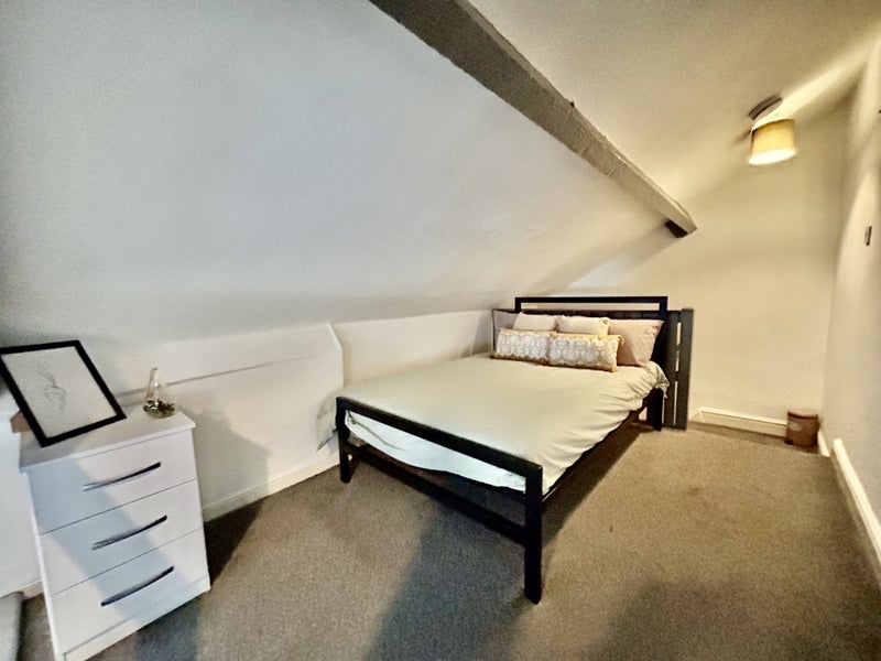 Photo 1: Room 4 - £360pcm