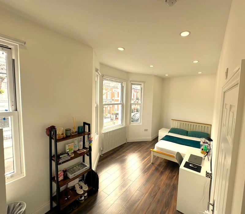 Photo 1: Ensuite bedroom with high ceilings