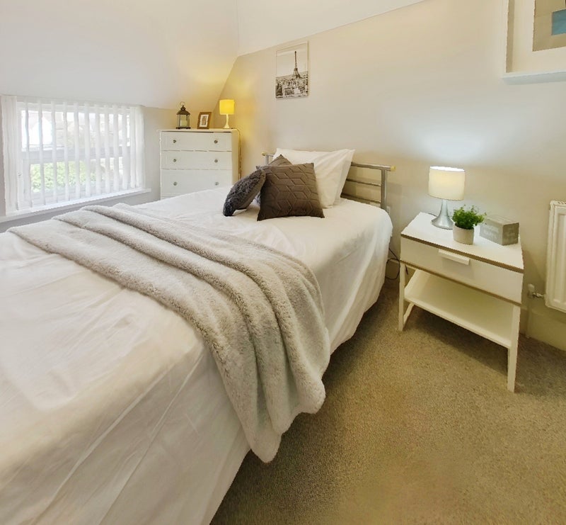 Photo 1: Room 2