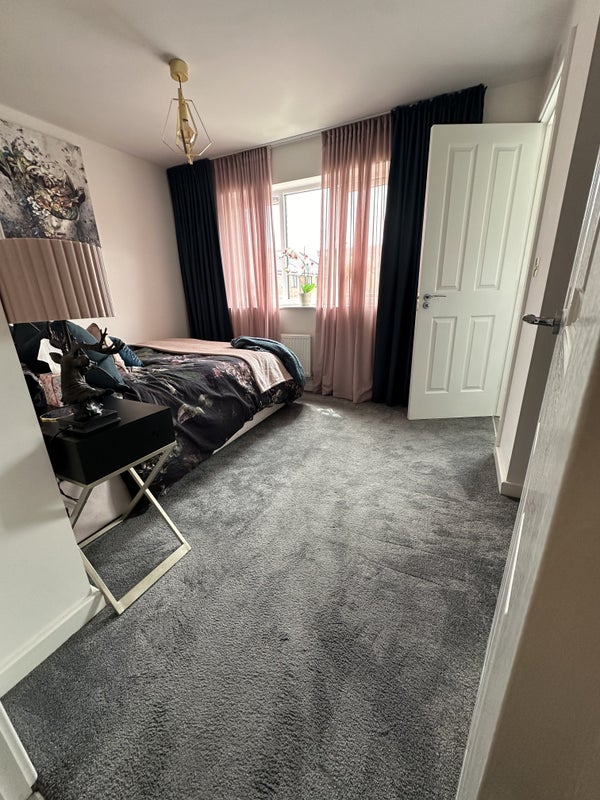 Photo 1: Ensuite room, king size ottoman bed