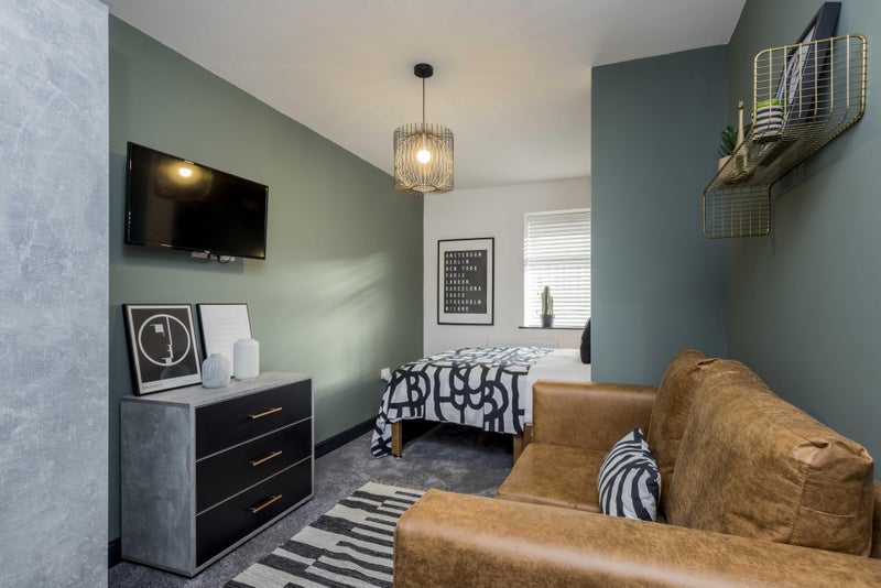Photo 1: Room 3 - £775 Available NOW! HURRY THIS ROOM GETS SNAPPED UP QUICKLY