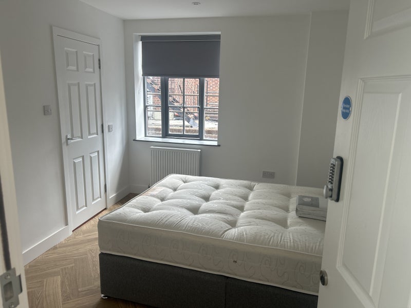 Photo 1: Room 1