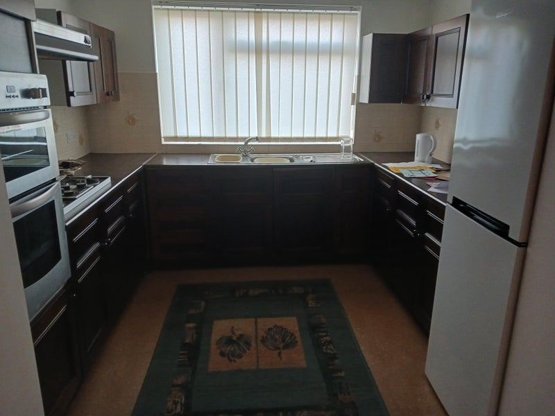 Photo 1: Kitchen 