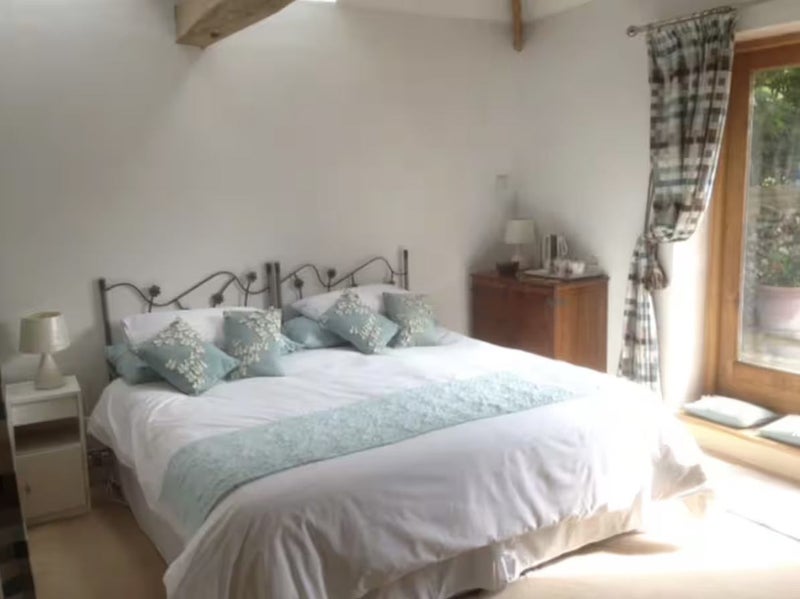 Photo 1: Super king bed