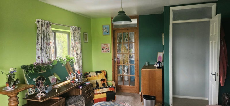 Photo 1: spacious south facing ensuite