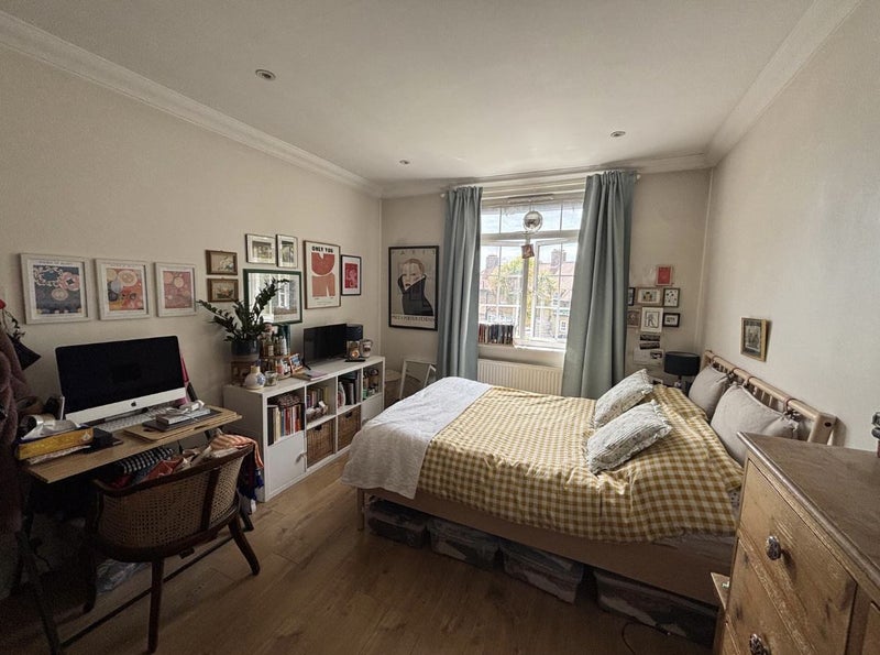 Photo 1: Bedroom £700 (Angle 1)
