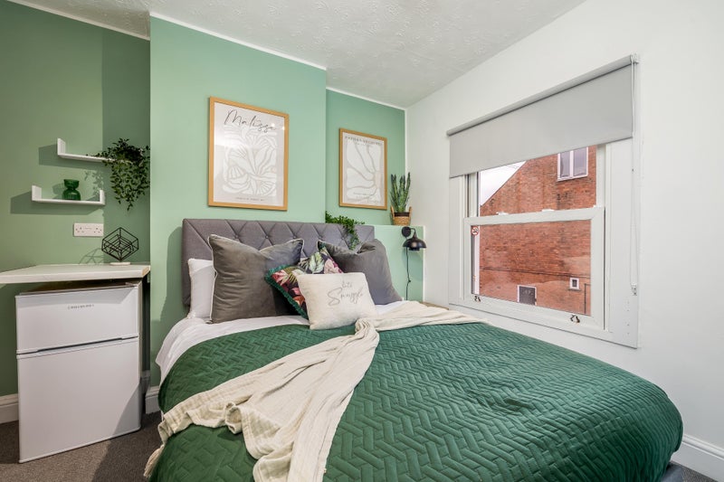 Photo 1: Bedroom 2-Available