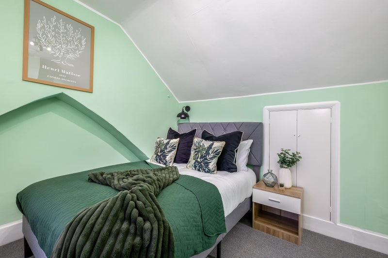 Photo 1: Bedroom 4- Last available room 