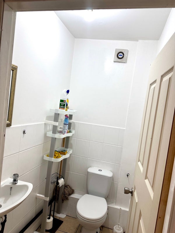 Photo 9: Toilet 1