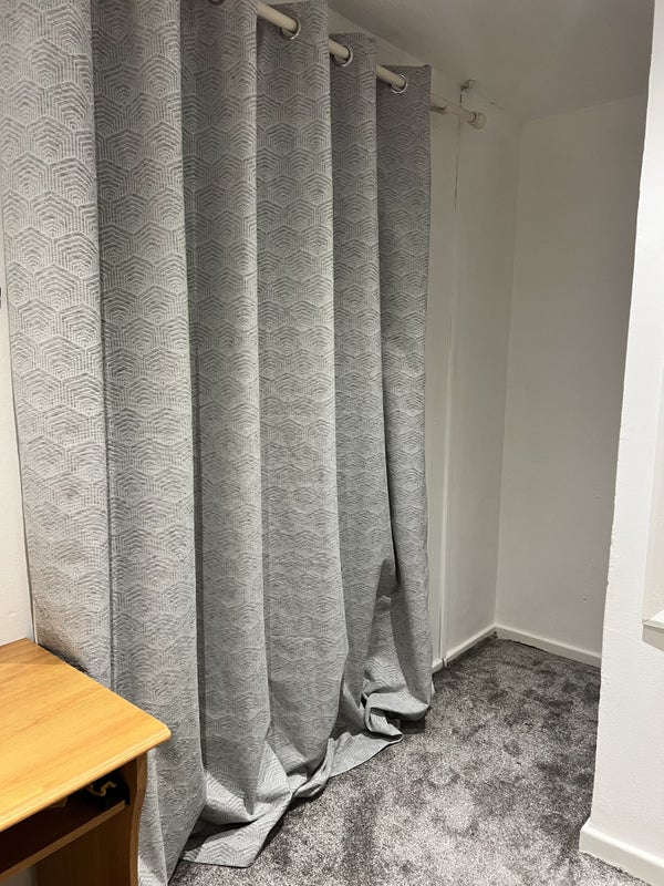 Photo 1: Room 1