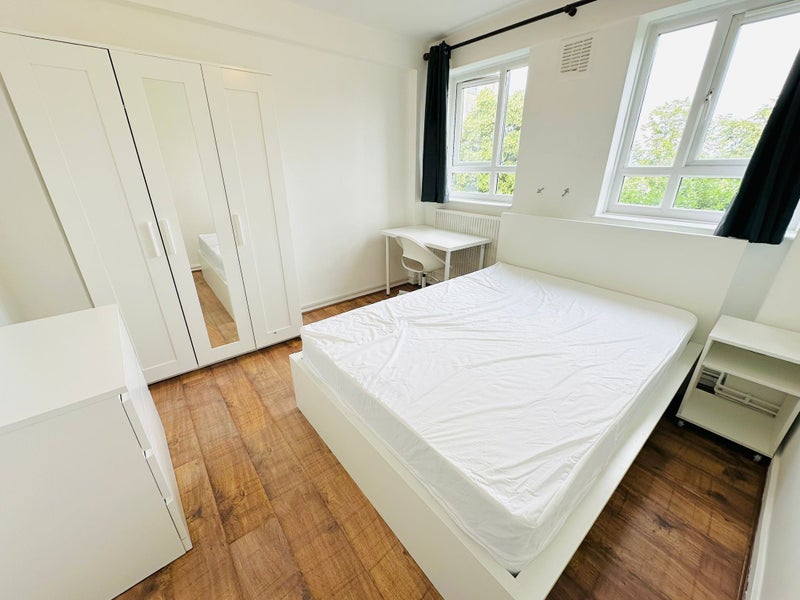 Photo 1: Room 1 £220