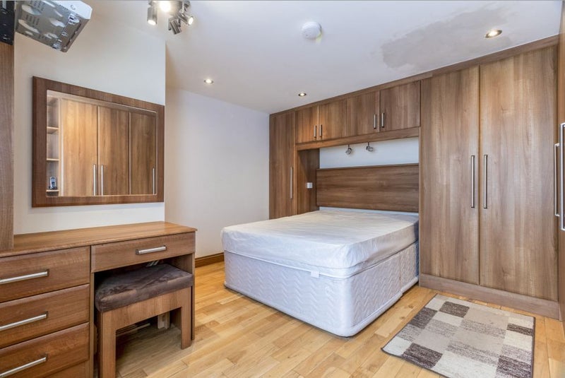 Photo 1: Room 7