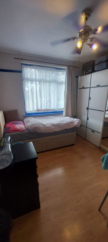Photo 1: Bedroom