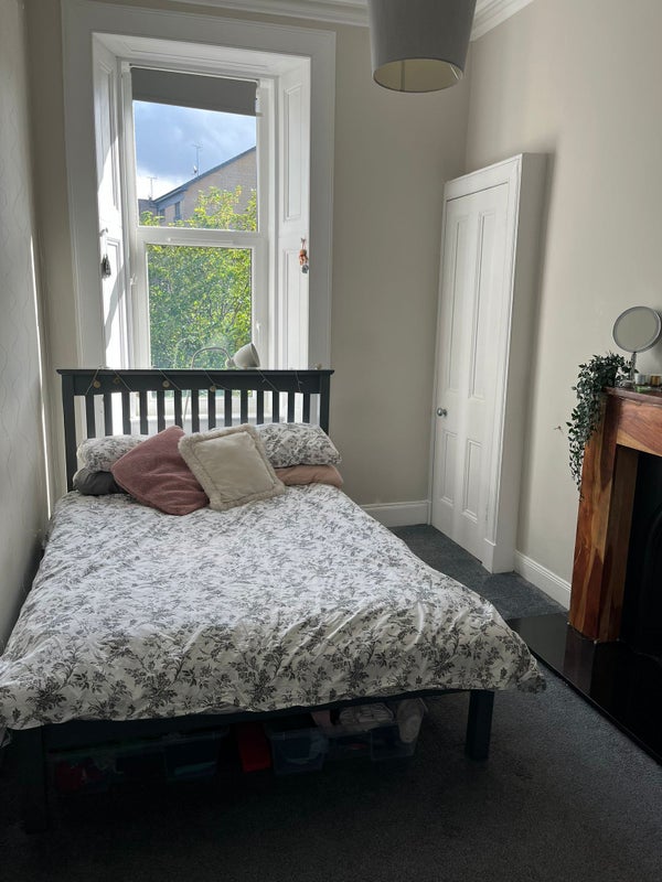 Photo 1: Bedroom 
