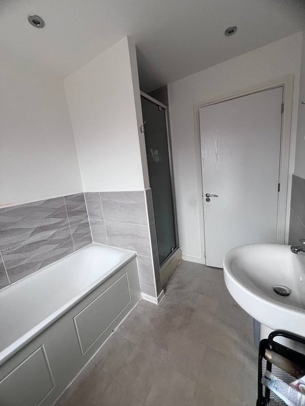 Photo 1: bathroom