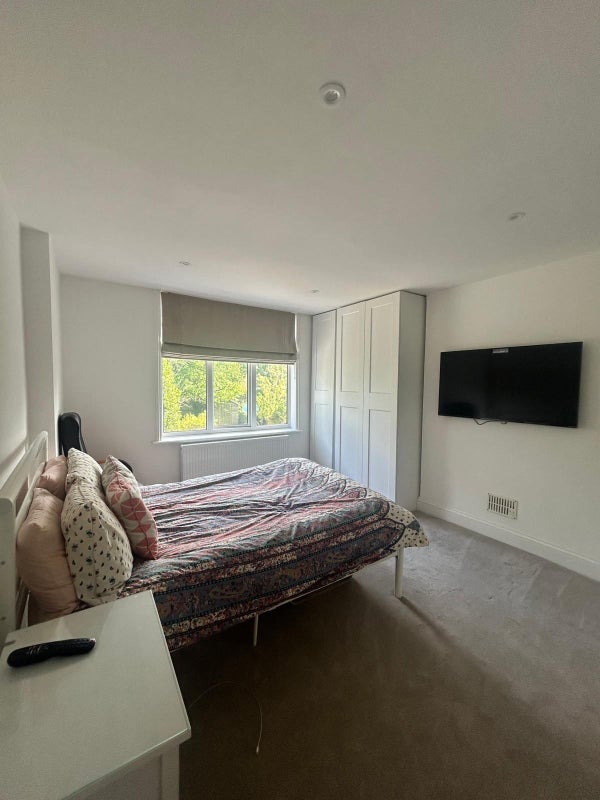 Photo 1: Bedroom