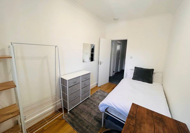 Photo 1: Room