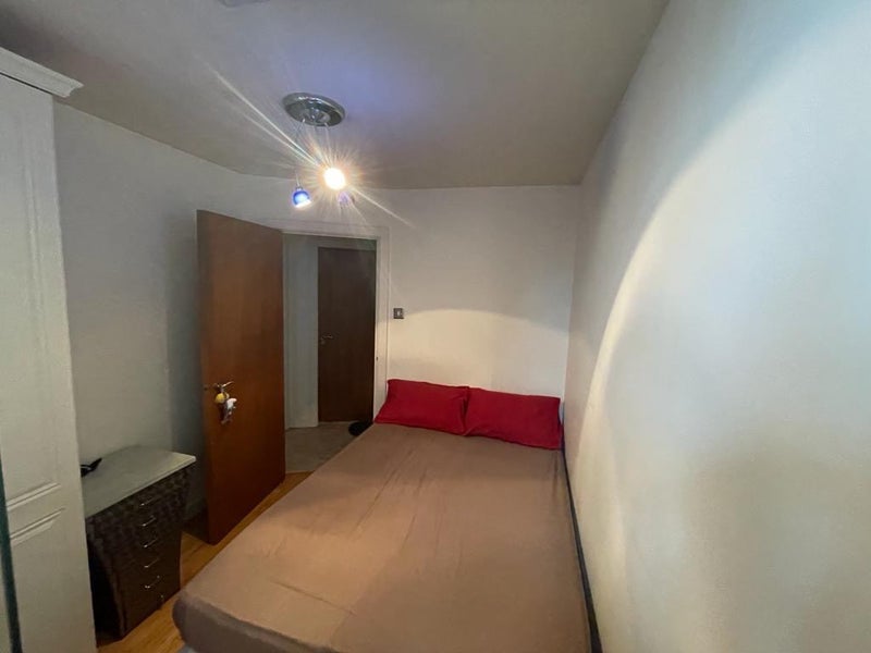 Photo 1: Single bedroom 