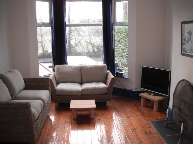 Photo 1: Lounge