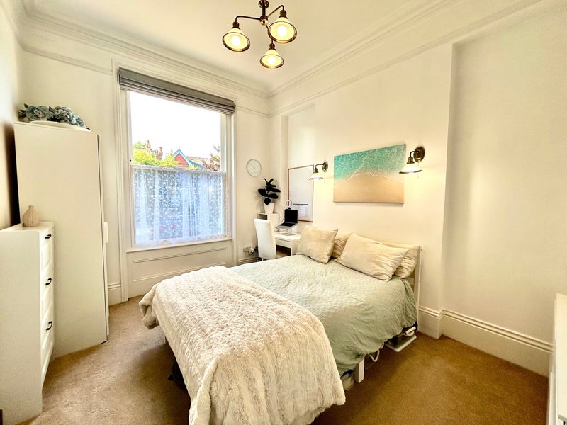 Photo 1: £950/ month