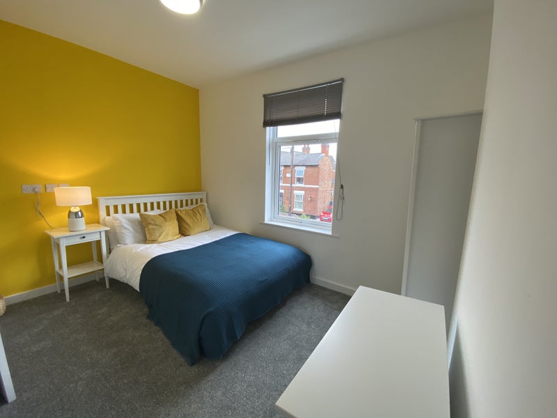 Photo 1: ROOM 2