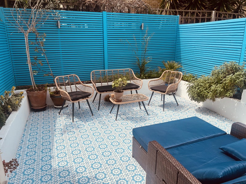 Photo 1: Garden