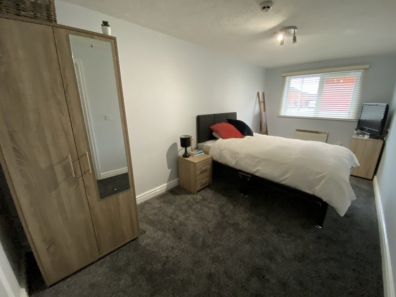 Photo 1: Room 1 £495 / £650 for couple