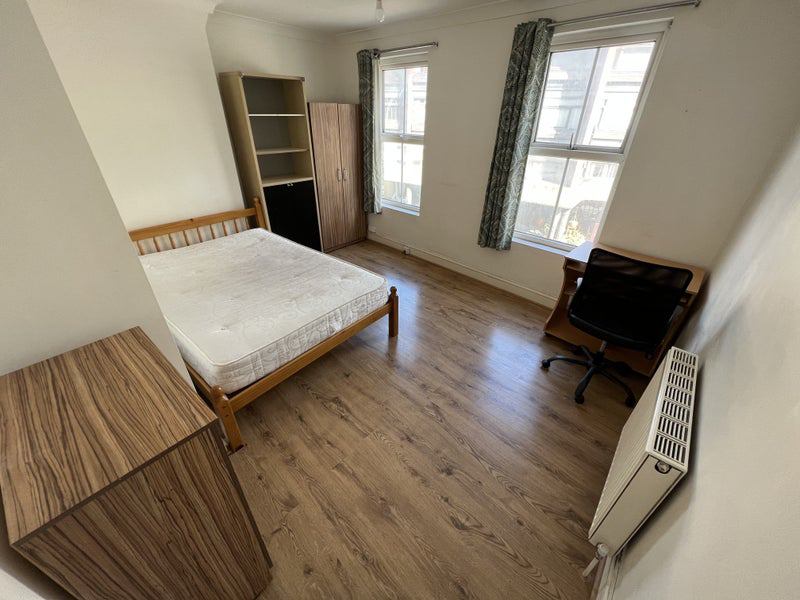 Photo 1: Room 2: £277pw with all bills included
