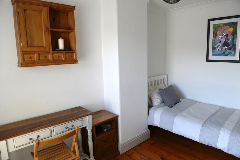 Photo 1: Room to Let