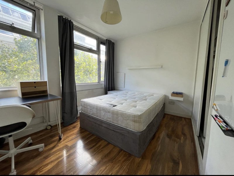 Photo 1: Master bedroom - 1590 pm