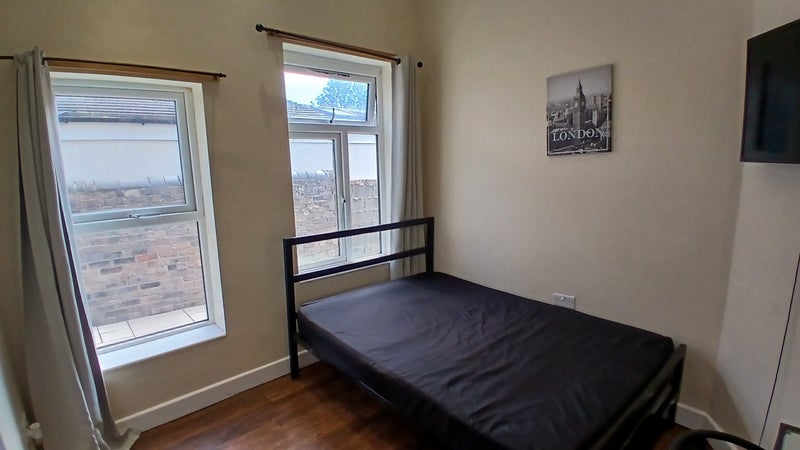 Photo 1: Double + Ensuite + Smart TV