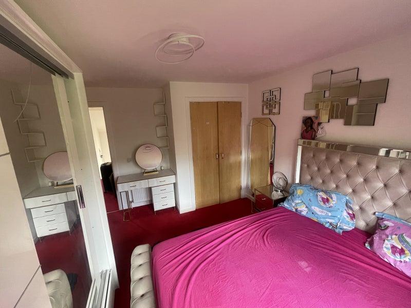 Photo 1: Bedroom 1