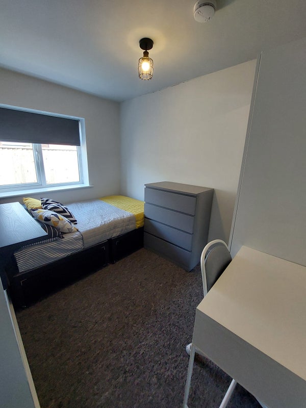 Photo 1: Bedroom £750